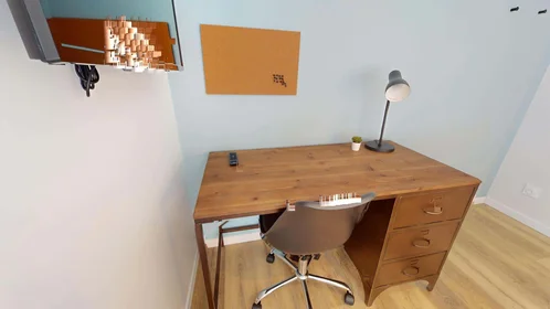 Private room at 92 Rue de Blanzat, 63100 Clermont-Ferrand, France, image 3 of 17