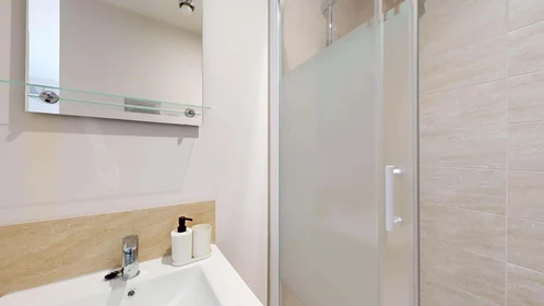 Private room at 92 Rue de Blanzat, 63100 Clermont-Ferrand, France, image 7 of 17
