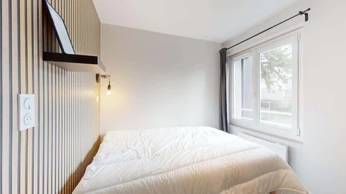 Private room at 92 Rue de Blanzat, 63100 Clermont-Ferrand, France, image 9 of 17