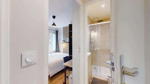 Private room at 92 Rue de Blanzat, 63100 Clermont-Ferrand, France, image 2 of 15