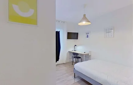 Quarto privado em 32 Rue Anatole France, 29200 Brest, France, imagem 1 de 24