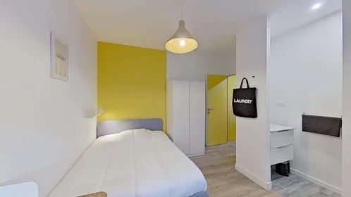 Quarto privado em 32 Rue Anatole France, 29200 Brest, France, imagem 13 de 24