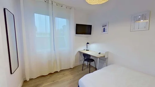 Quarto privado em 32 Rue Anatole France, 29200 Brest, France, imagem 5 de 24