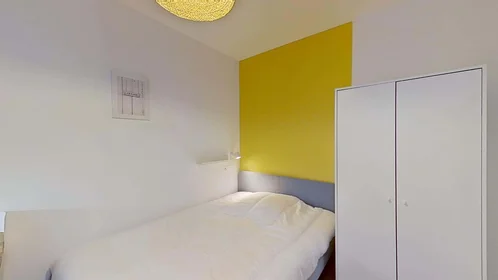 Quarto privado em 32 Rue Anatole France, 29200 Brest, France, imagem 9 de 24
