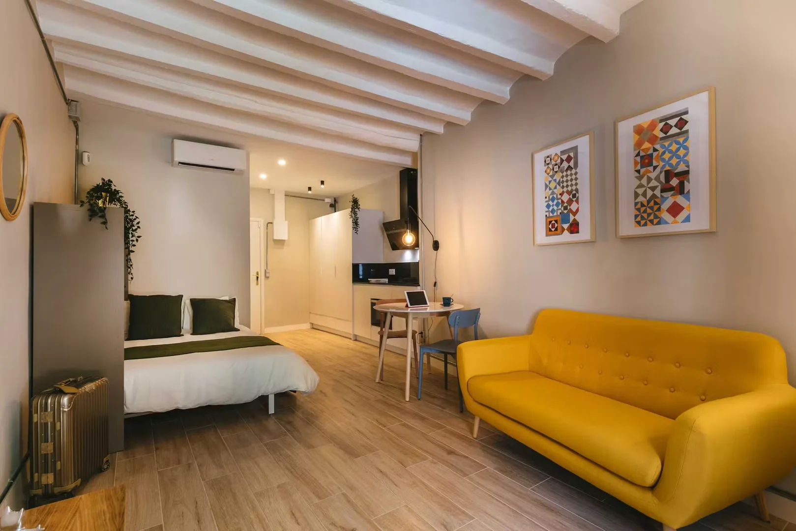 Carrer de Freixures, S. Pere, Santa Caterina, i la Rib.