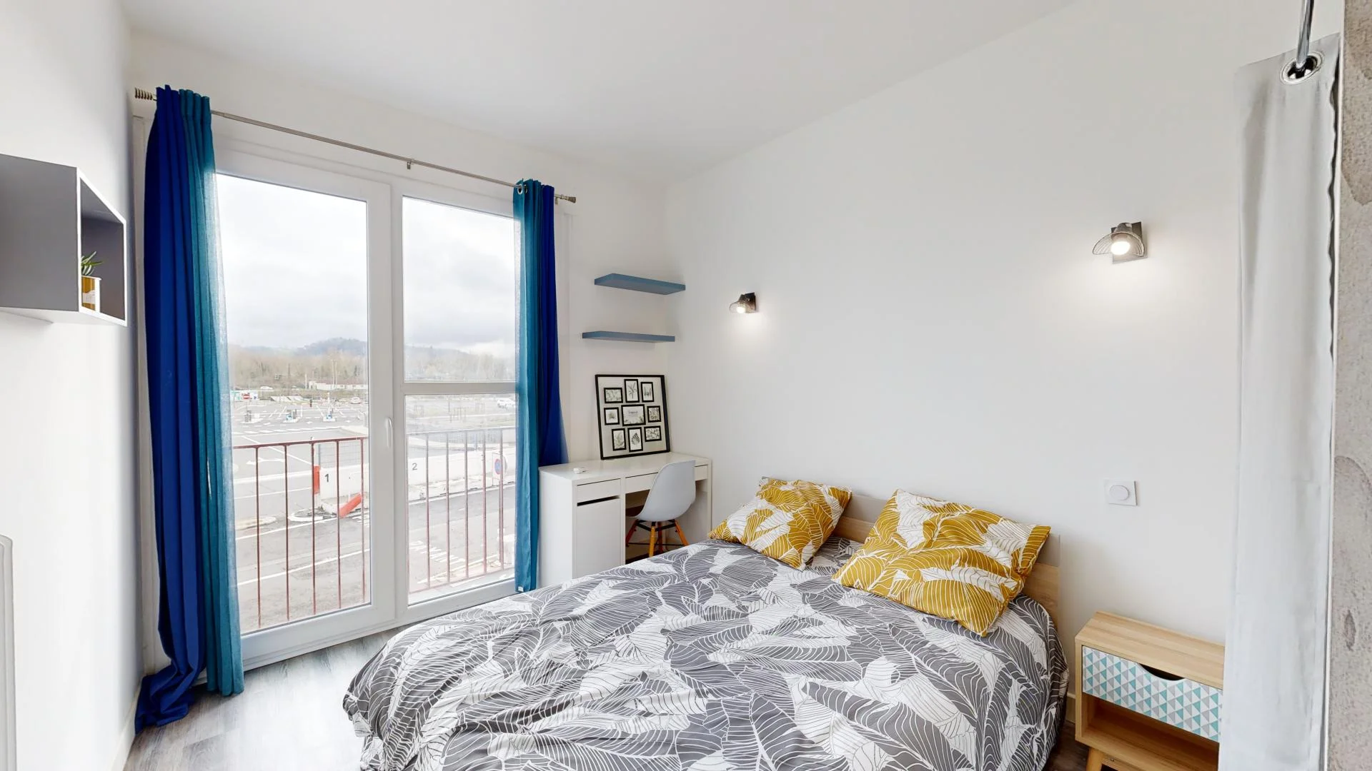 Habitación para estudiantes en con área de estudio y facilidades compartidas