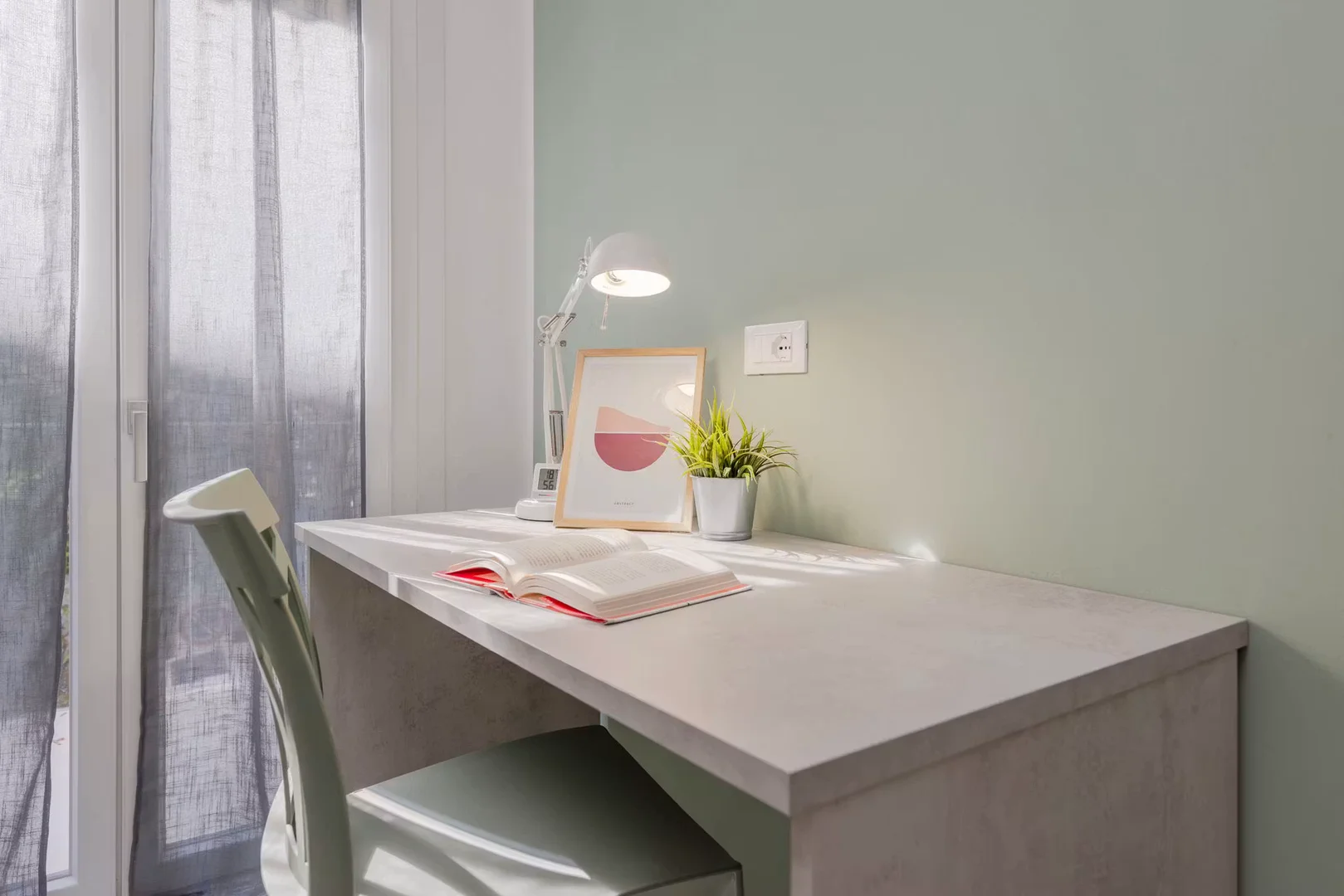 Quarto de estudante económico com localização conveniente em