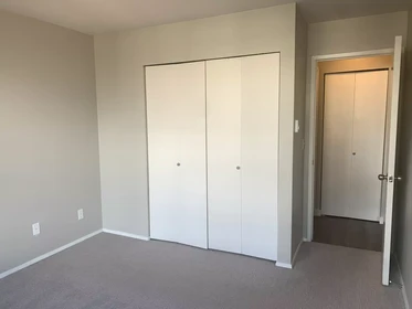 Cheap private room in Seattle