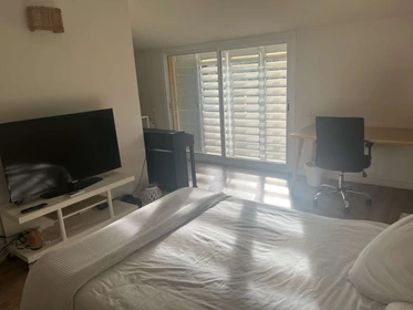 Bright private room in Castelldefels