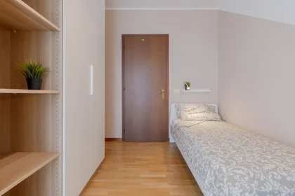 Alquiler de habitación en piso compartido en {area}