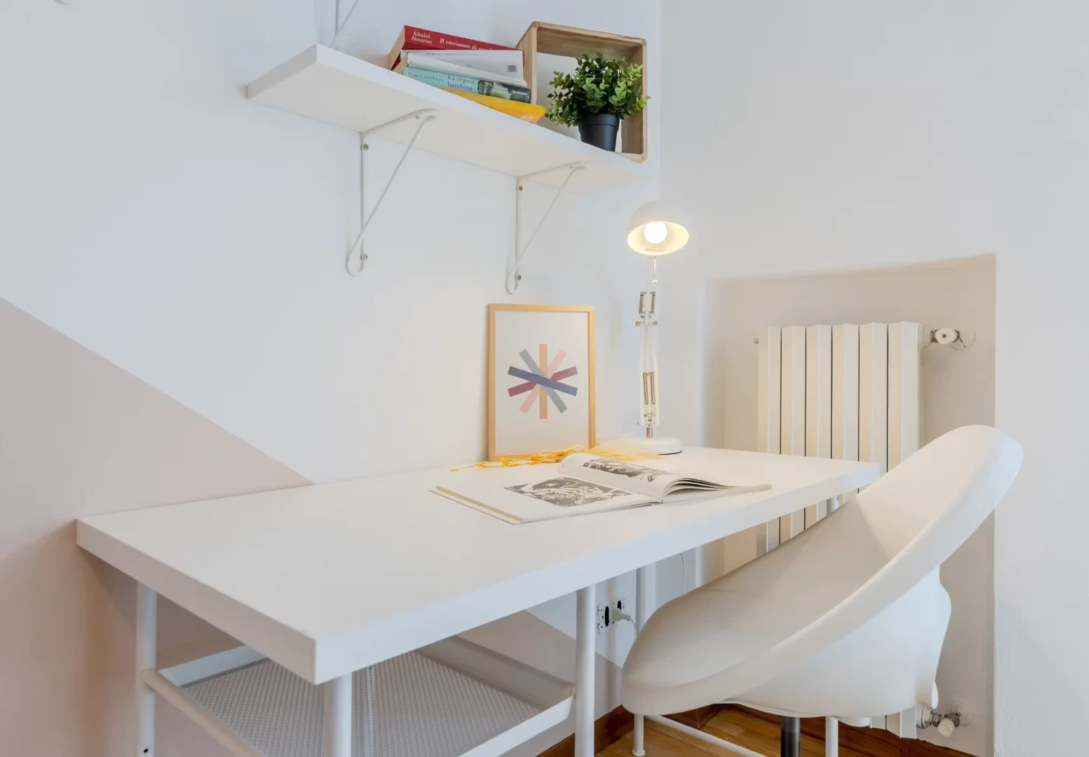 Chambre abordable pour les étudiants avec un bon éclairage dans 