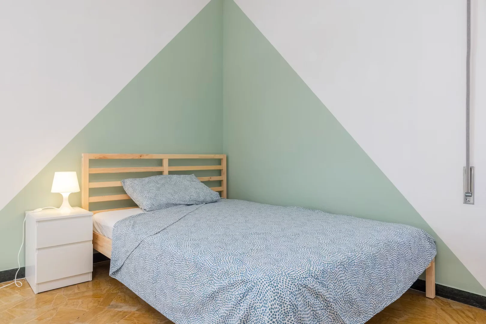 Functional student room perfect for studying in