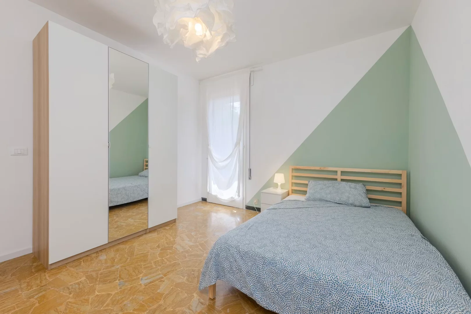 Bright and airy student room with easy university access in
