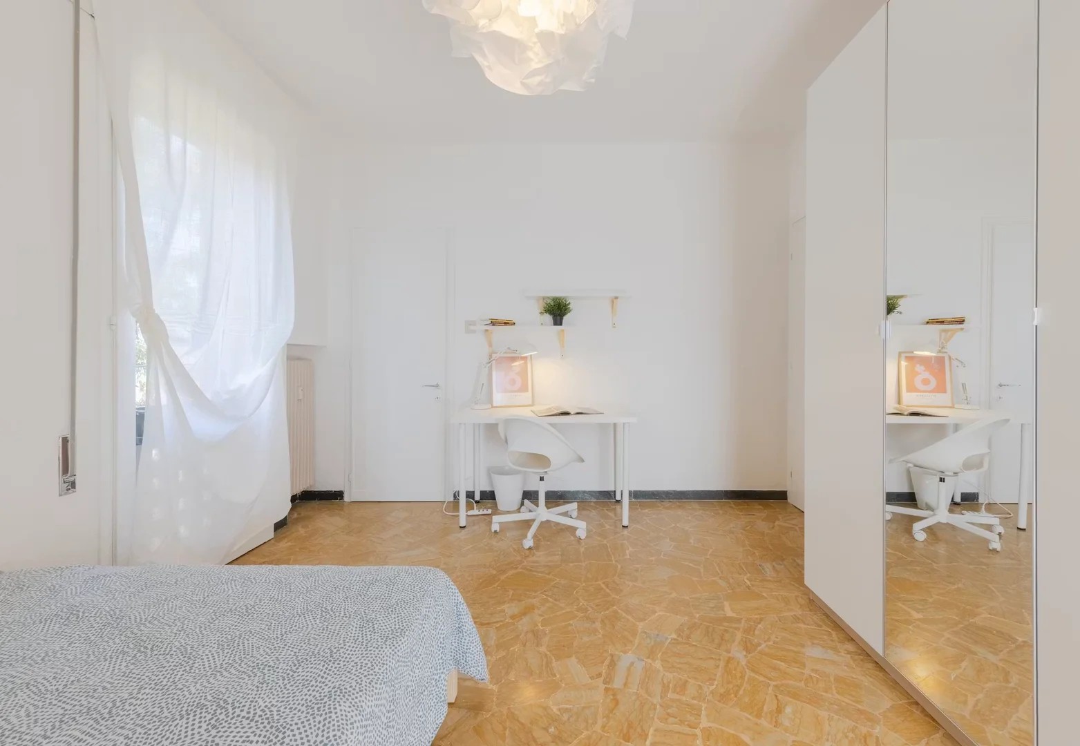 Bright and airy student room with easy university access in