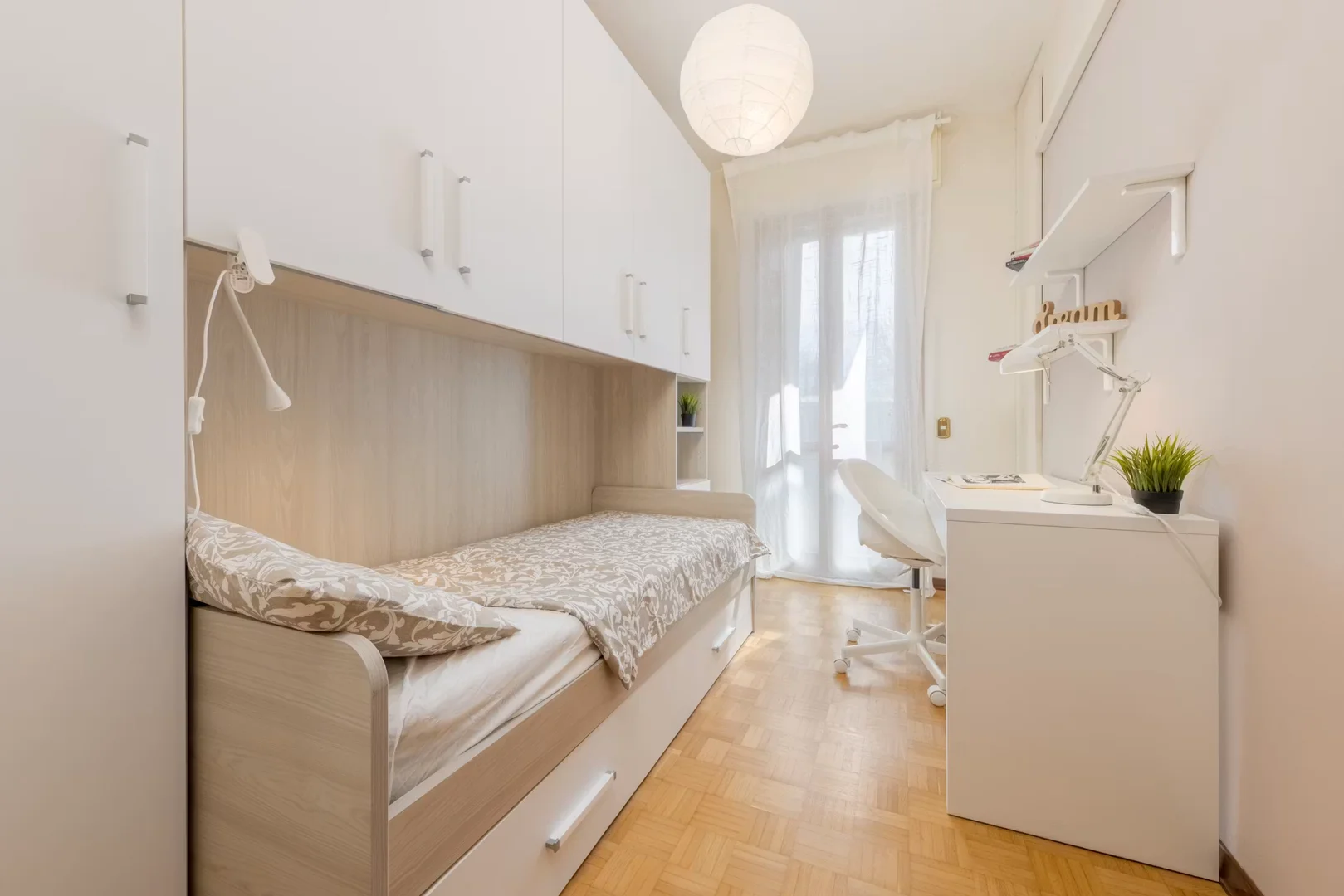 Economical student room with convenient location in 