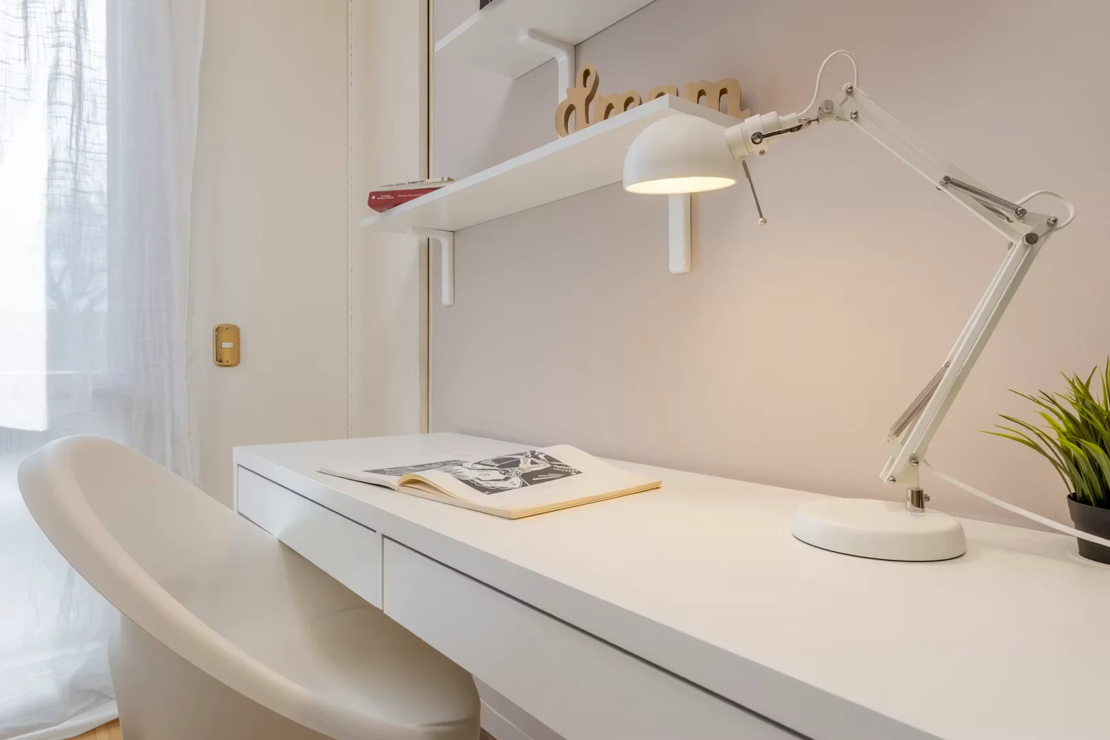 Student-friendly room in  with modern amenities