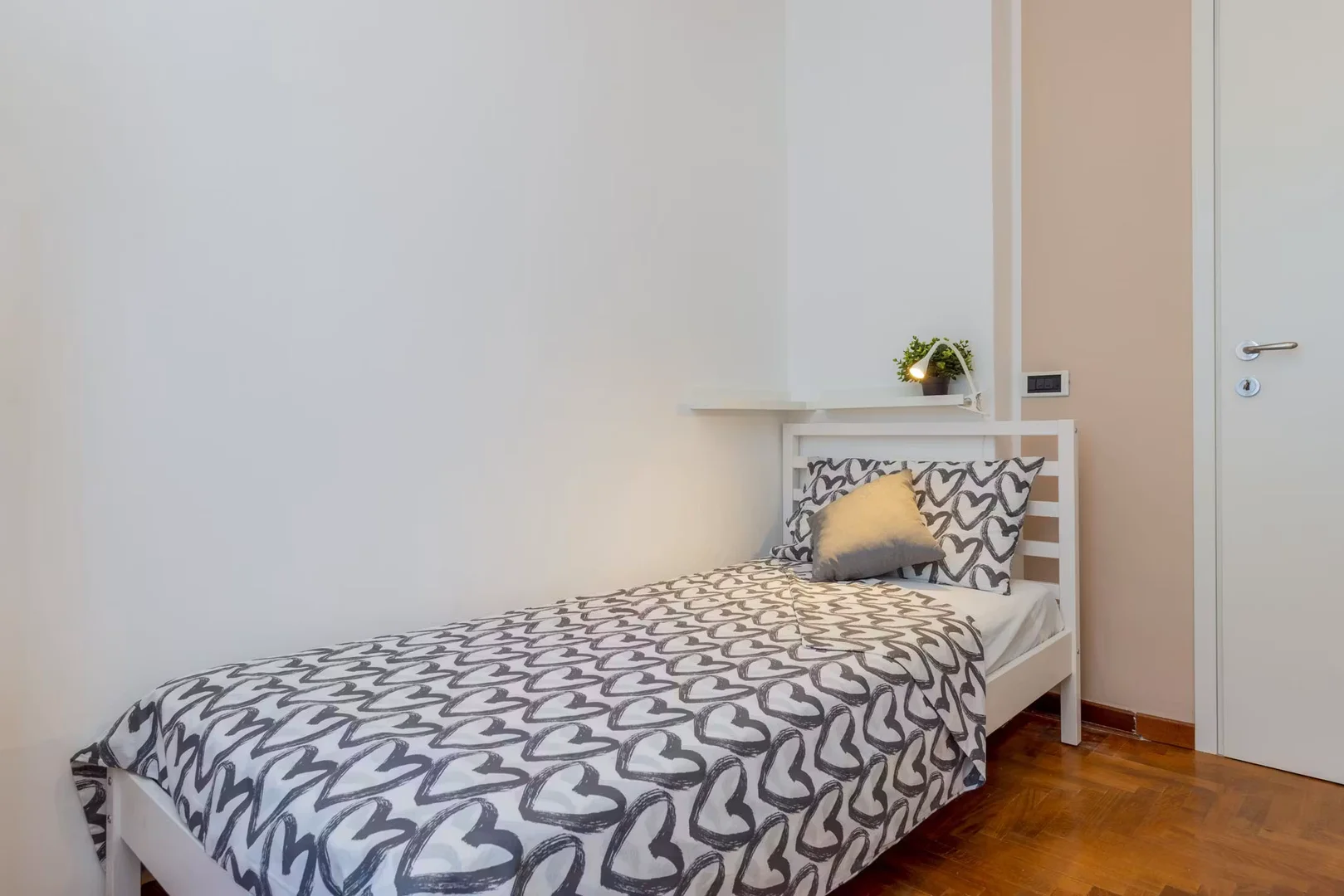 Cozy room for students available in 
