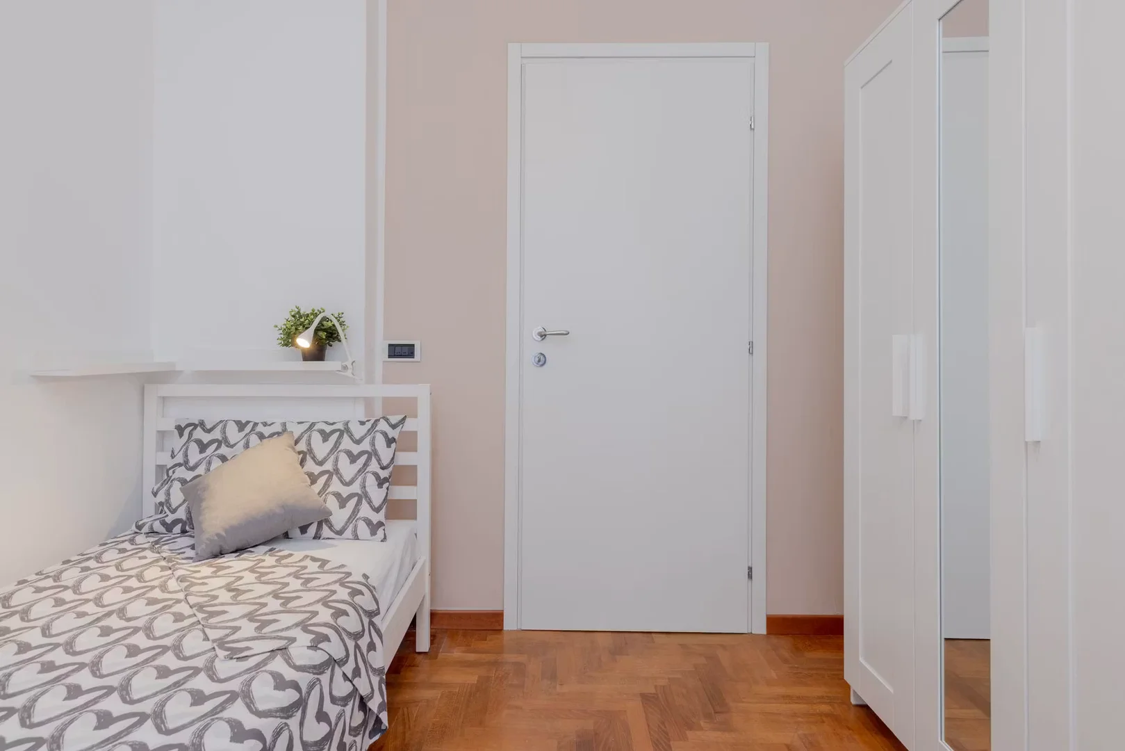Student-friendly room in  with modern amenities