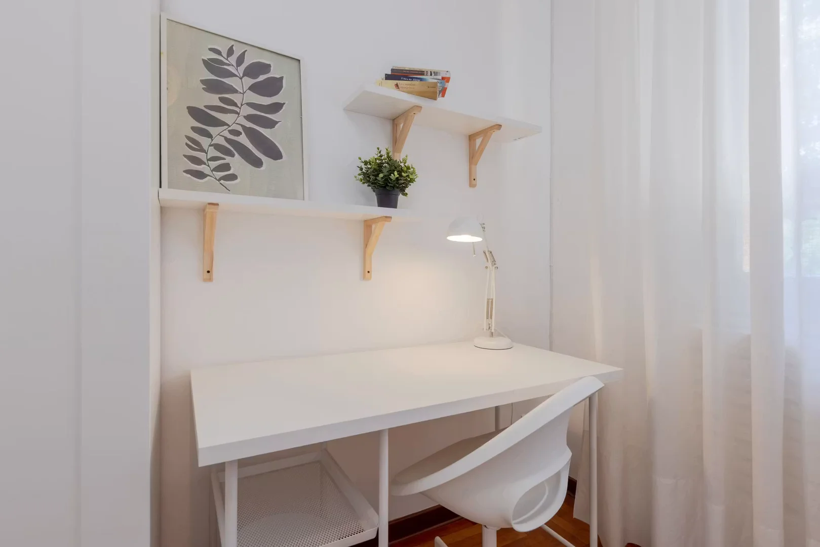 Student-friendly room in  with modern amenities