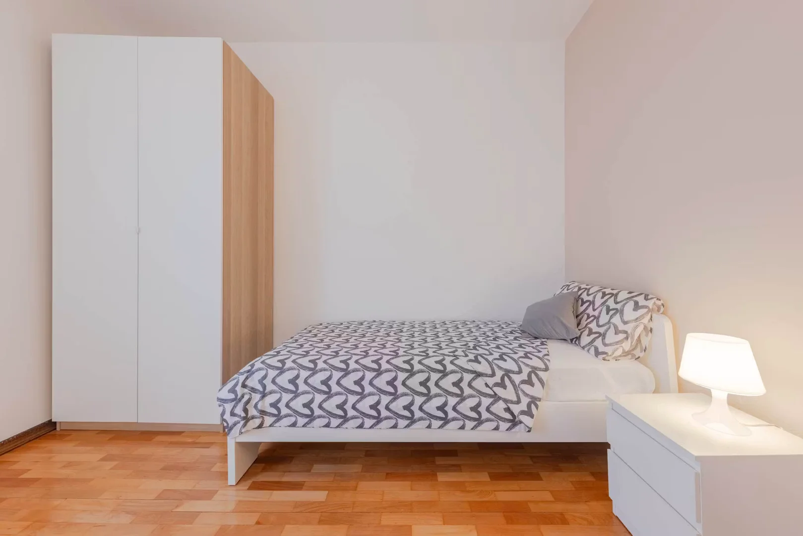 Funktionelles Studentenzimmer perfekt zum Studieren in