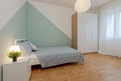 {area} de çift kişilik yataklı kiralık oda