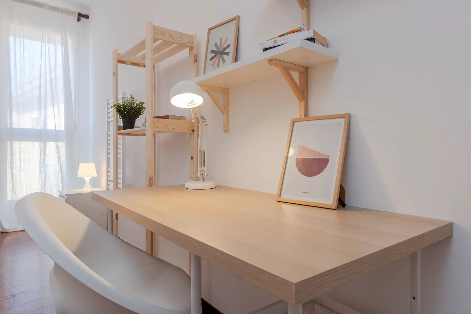Habitación estudiantil económica con ubicación conveniente en