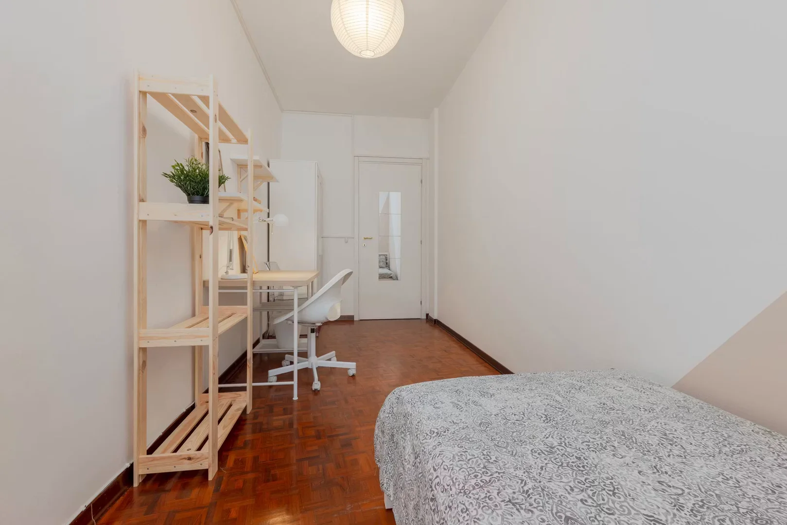 Habitación acogedora para estudiantes disponible en