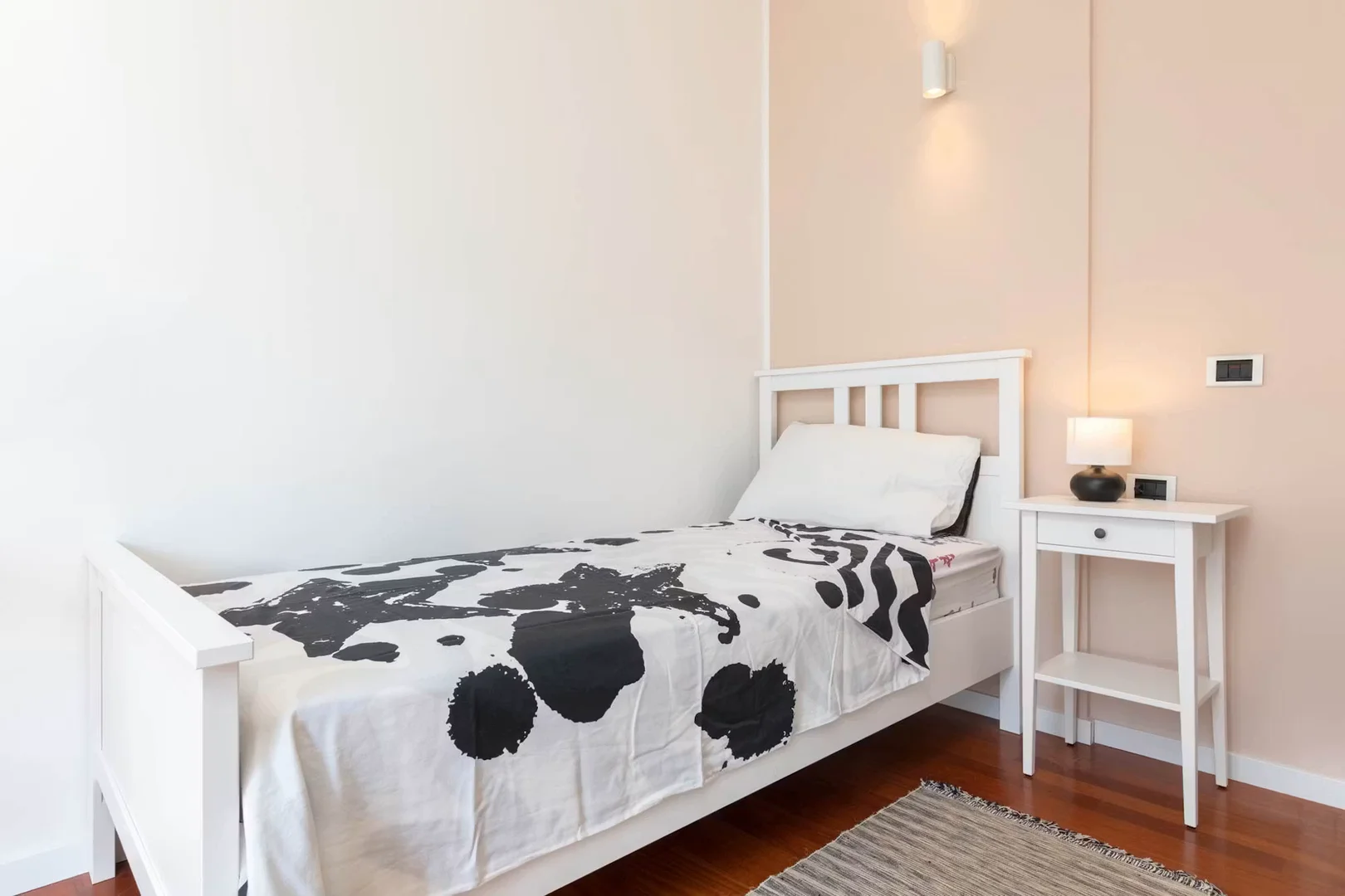 Student-friendly room in  with modern amenities