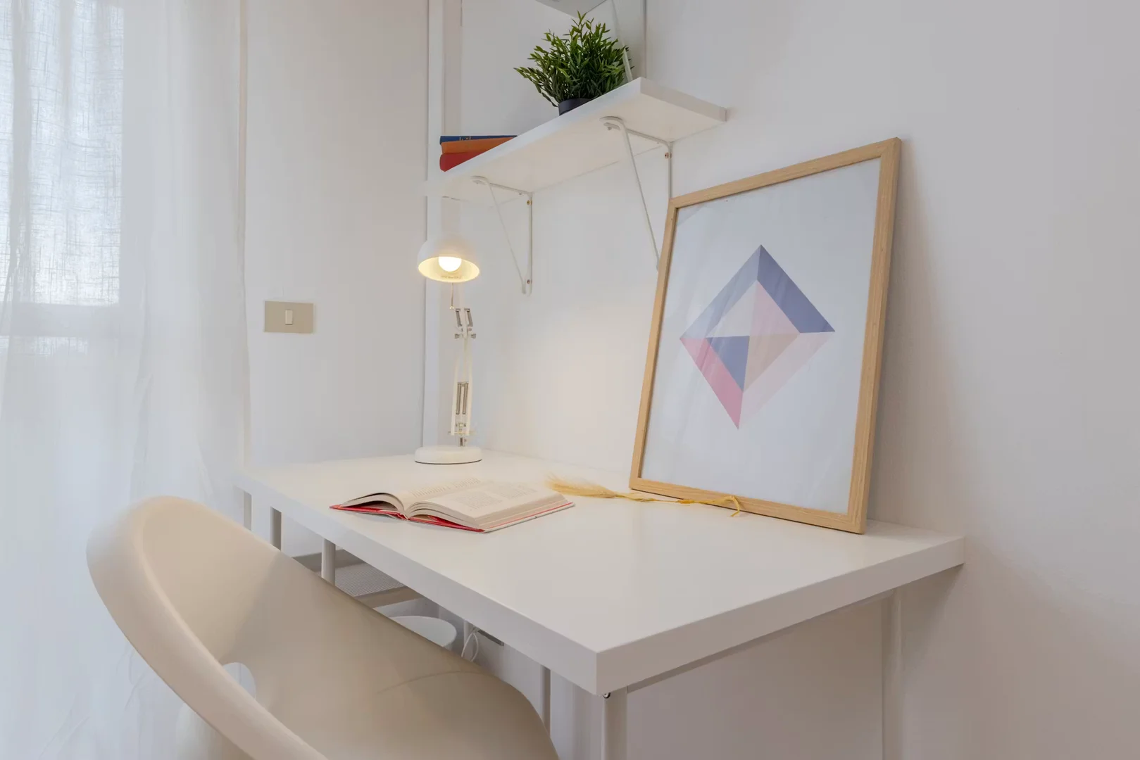 Comfortable and spacious student room in