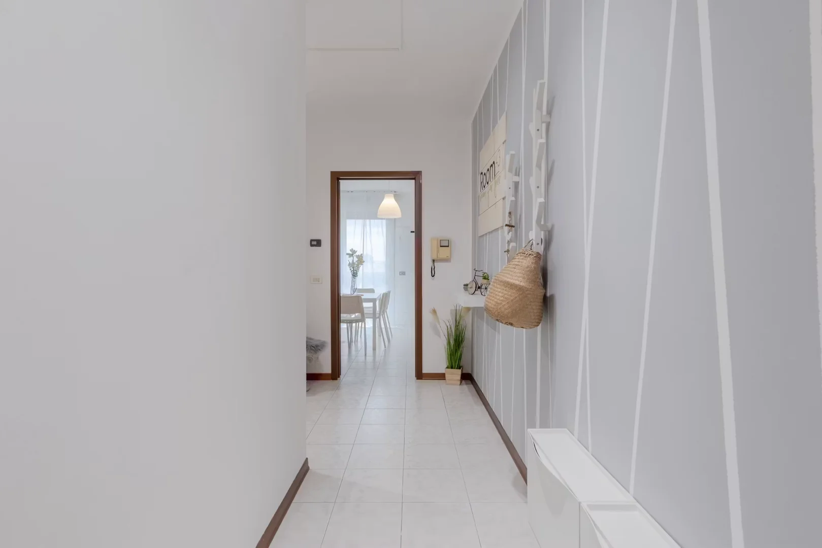 Room for rent in student apartment in , fully furnished