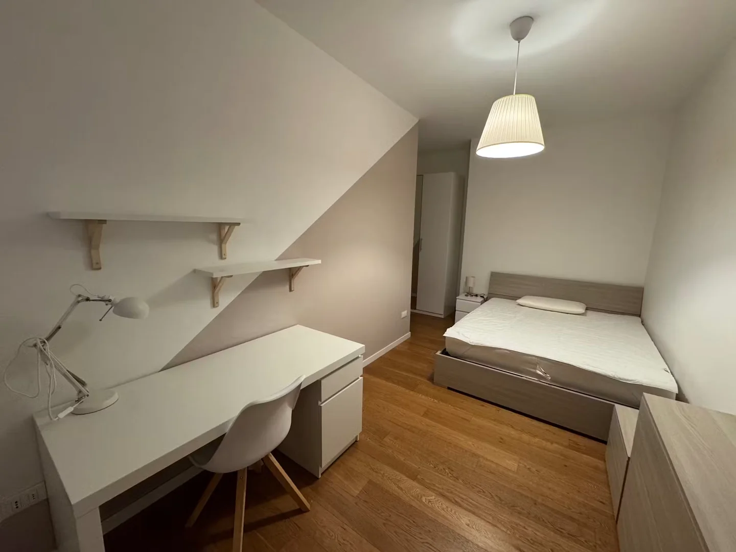 Economical student room with convenient location in 