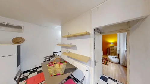 Dairenin tamamı konumu Rue Saint-Guillaume, Centre Ville, 10 10 görüntüsü