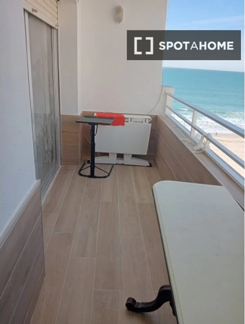 Habitación asequible para estudiantes con buena iluminación en 