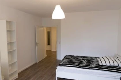 Renting rooms by the month in dusseldorf