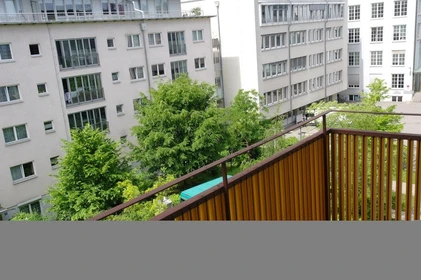 Nowoczesne i jasne mieszkanie w Monachium