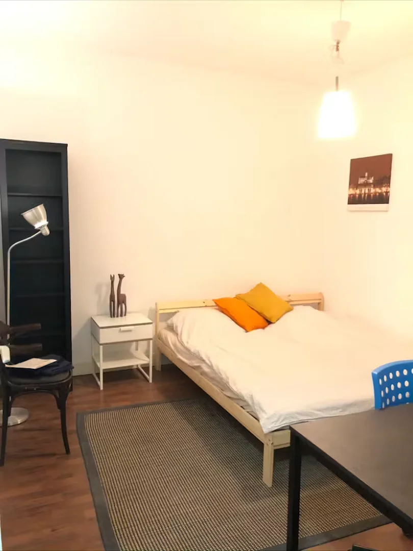 Habitación en apartamento estudiantil en alquiler en , completamente amueblado