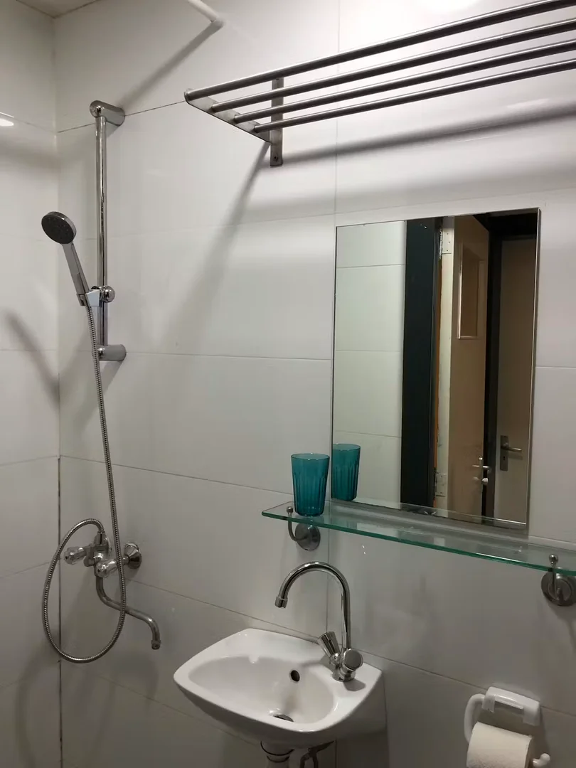 Habitación estudiantil económica con ubicación conveniente en 