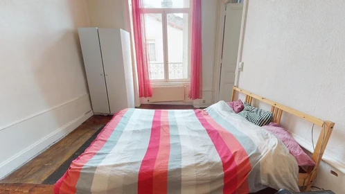 Alojamiento de 2 dormitorios en Saint-étienne