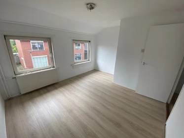 Alojamiento con 3 habitaciones en Enschede