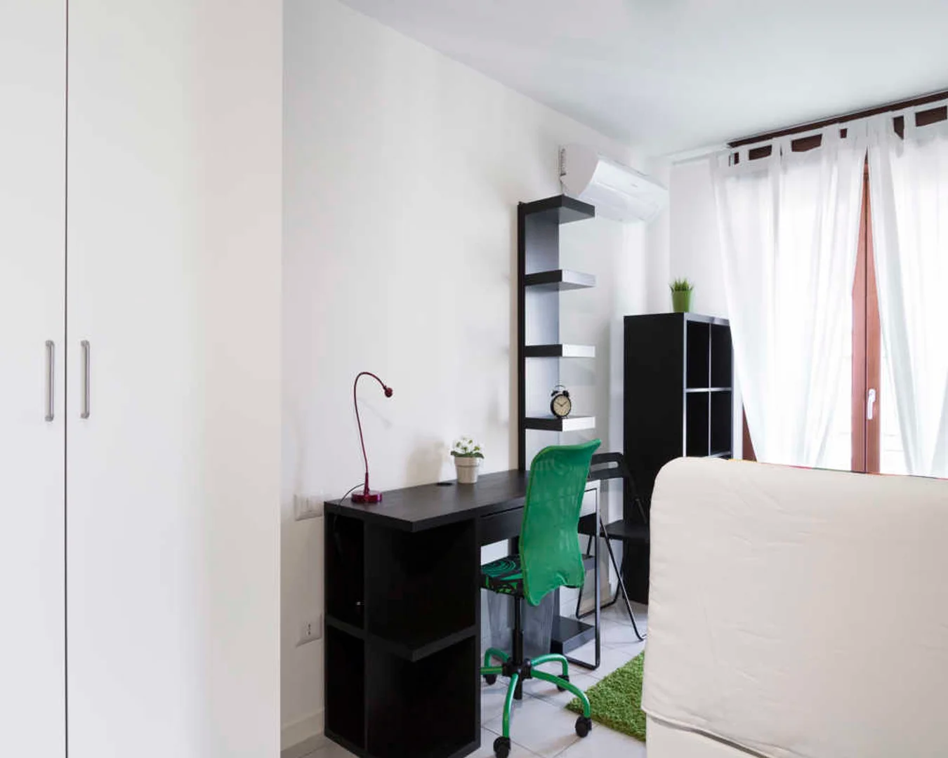 Room for rent in student apartment in , fully furnished