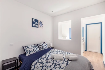 Bright private room in Aveiro