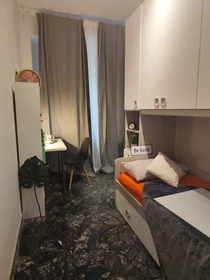Pokój do wynajęcia we wspólnym mieszkaniu w Bologna