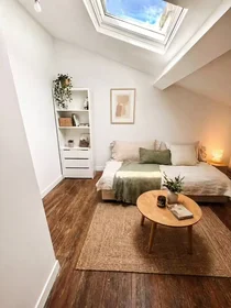Quarto barato em {area}