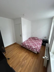 Renting rooms by the month in Valenciennes