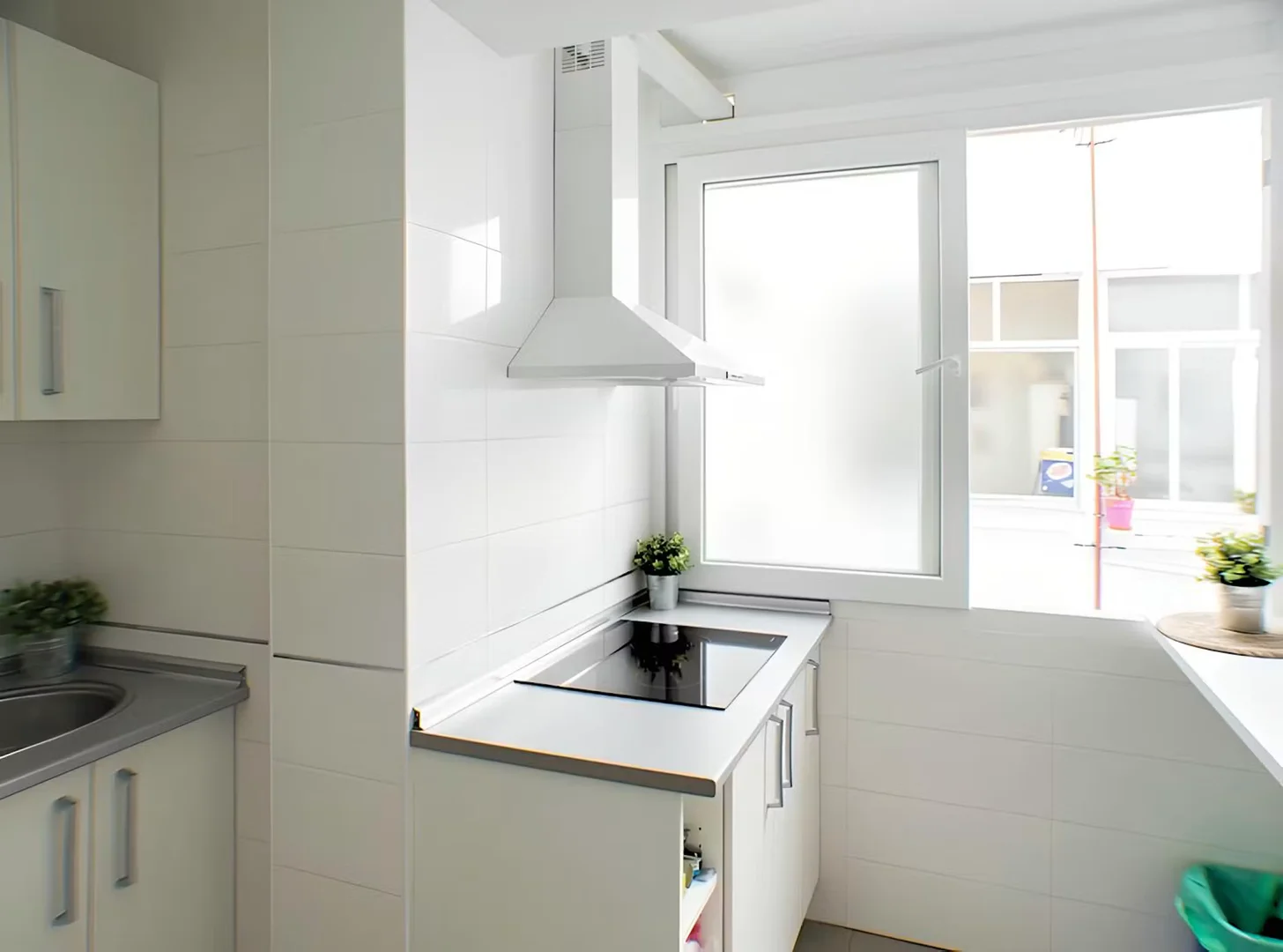 'de öğrenci dairesinde, tamamen mobilyalı kiralık oda
