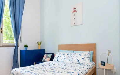 Chambre à louer avec lit double {area}
