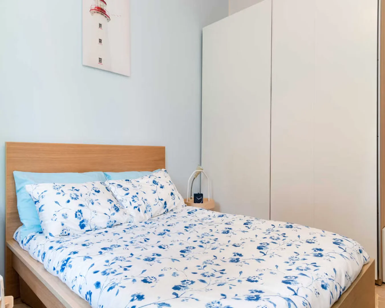 Chambre abordable pour les étudiants avec un bon éclairage dans