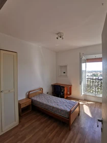 Renting rooms by the month in Foggia