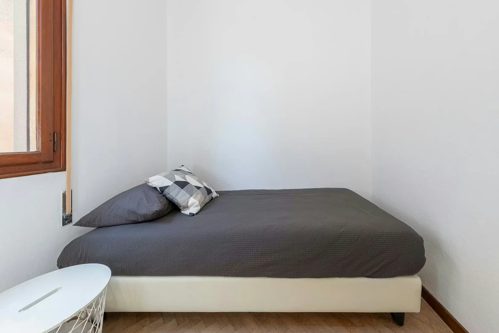 Zimmer in Studentenwohnung in  zu vermieten, voll möbliert