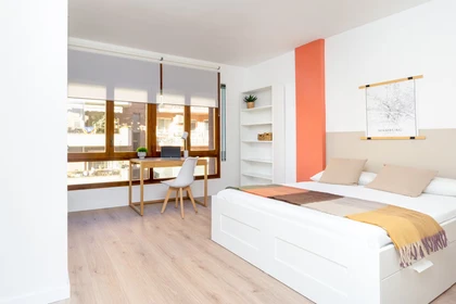 Renting rooms by the month in Girona